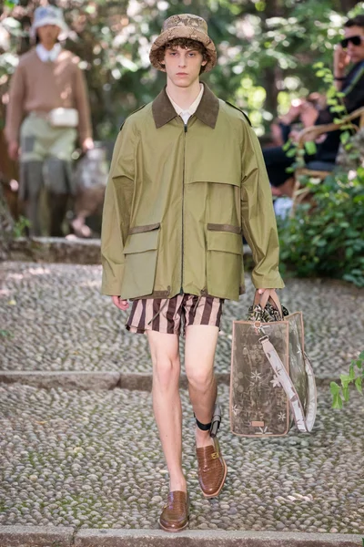 Look 4